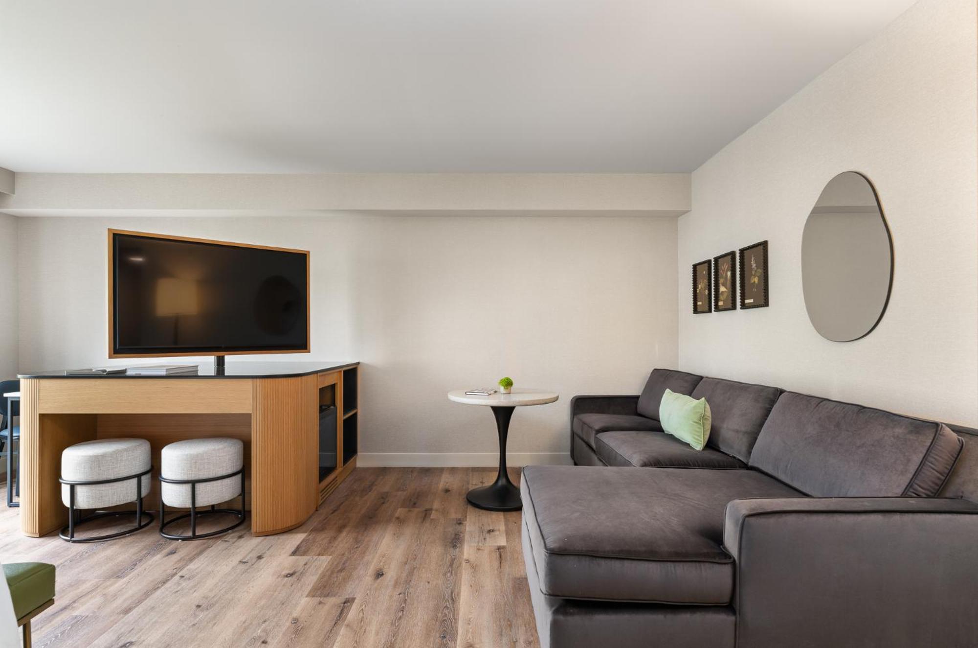 The Watershed Norwalk Hotel Exterior foto