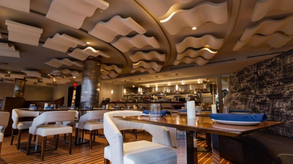 The Watershed Norwalk Hotel Exterior foto